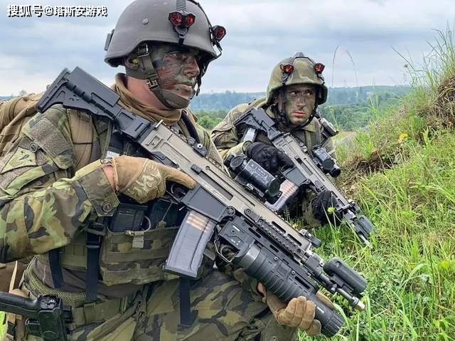 cz-805是捷克最新的模塊化突擊步槍,分為7.62x39毫米口徑版,5.