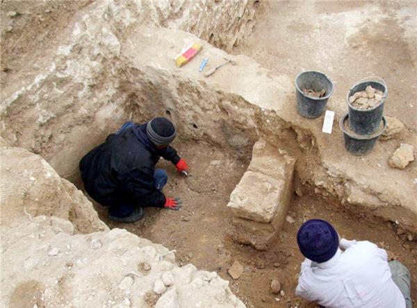 老农捡到宝剑,鉴定后将其"废物利用"打磨成菜刀,专家痛心不已_文物