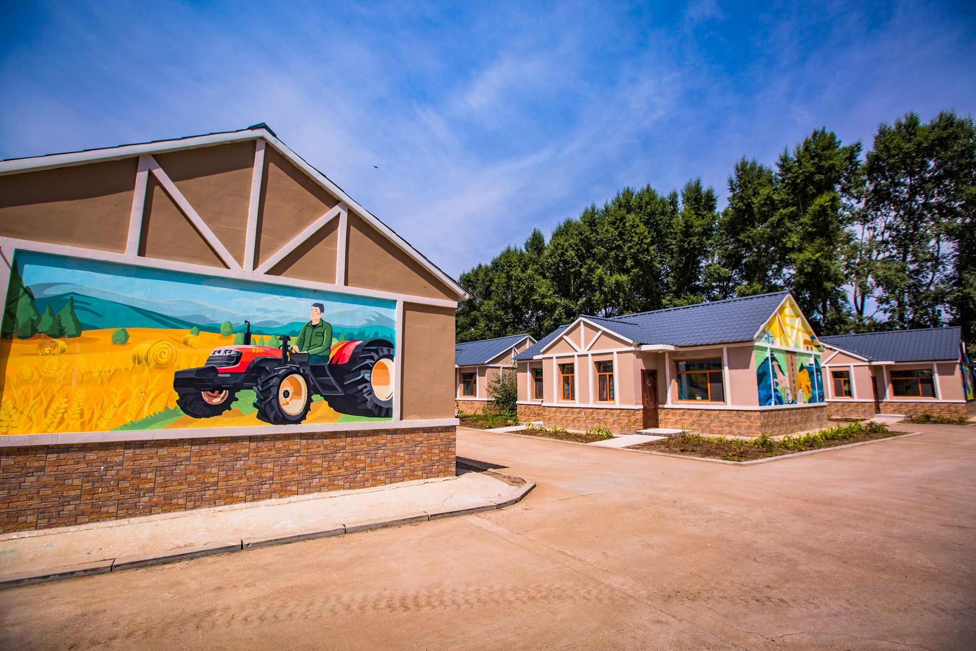 内蒙古兴安盟有一座西口村,环境优美,成为阿尔山乡村游的热门地_游客