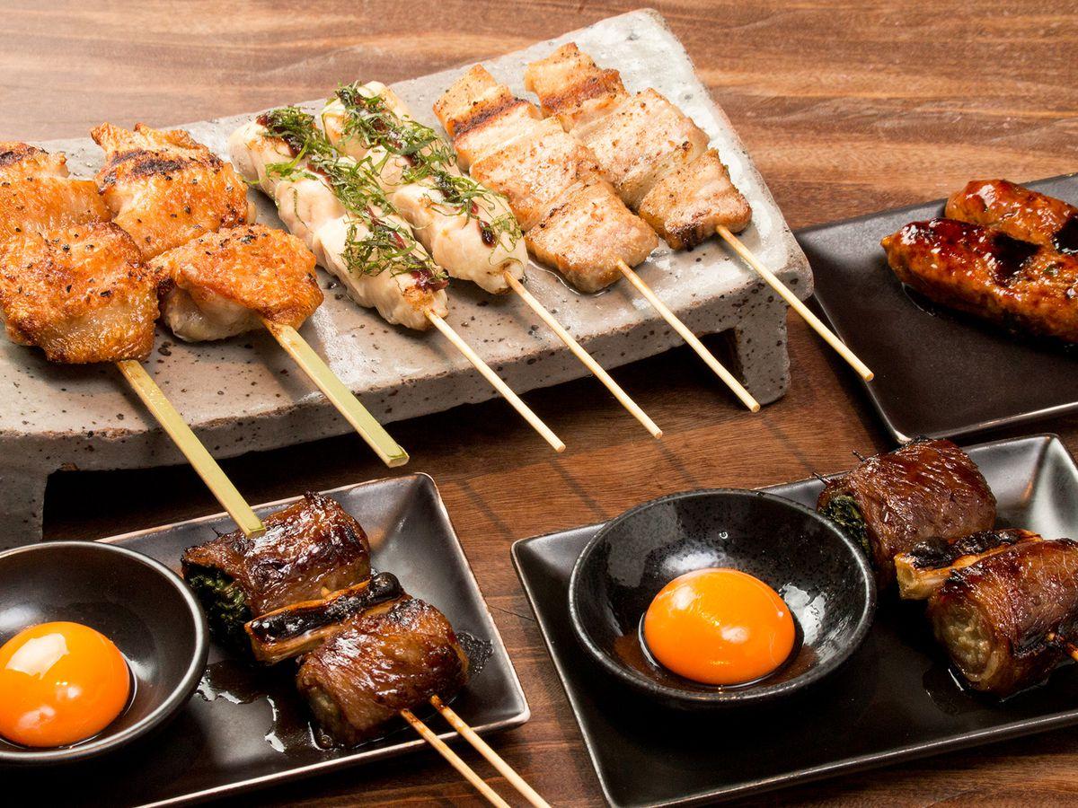 揭秘日式烤鸡肉串的美味秘诀_餐厅_下单_食用