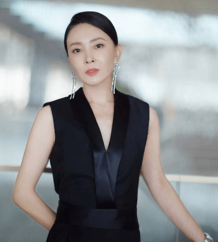 刘威葳2022微博电影之夜红毯造型大片