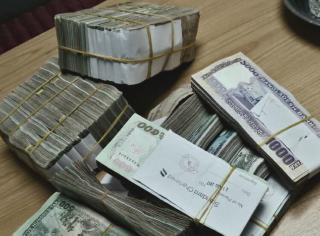 2003年,小保姆偷雇主10余万元判刑10年,雇主为帮她