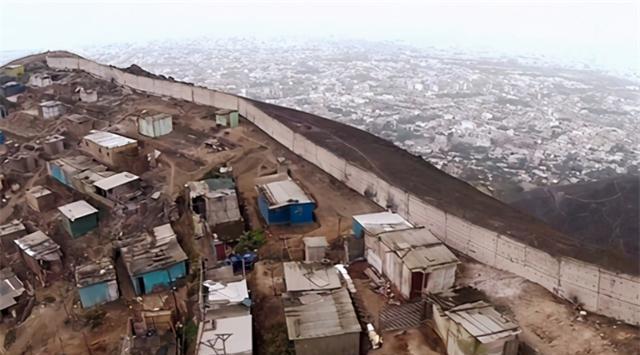 “耻辱之墙”：一堵10公里长3米高，将穷人和富人隔断开的鸿沟