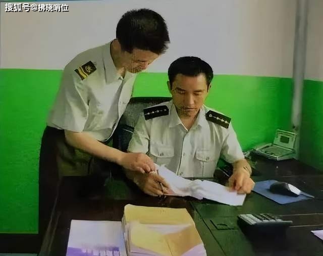 业,一丝不苟,谦虚谨慎,深受官兵认可和好评,为部队建设做出了贡献。国栋到了机关担任财务股出纳员后,我