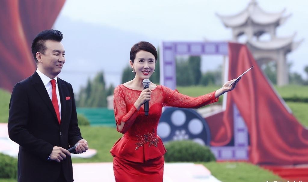 颜丹晨:知性优雅是你们对她的"误会",时尚冻龄才是真正的她_观众_角色