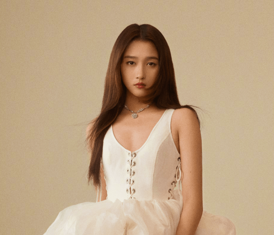 都在羡慕直角肩好看,乔欣关晓彤遇到古装,气质就被削弱了_身材_观众