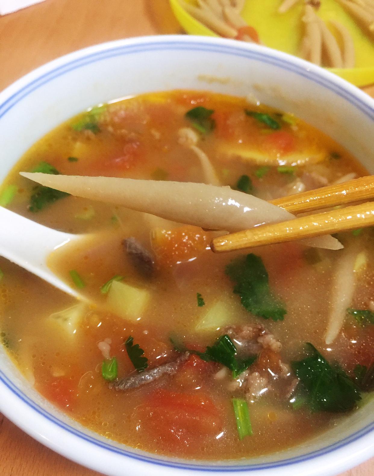 山西特色美食《羊肉莜面鱼鱼》汤鲜味美,筋道醇香,小朋友超爱吃_土豆