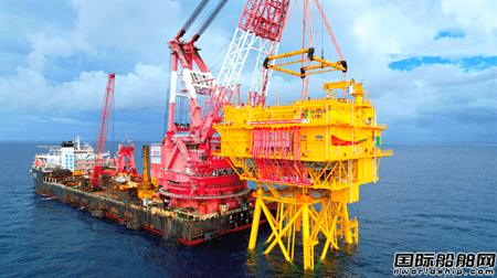 "华西5000"号起重船顺利完成国家电投揭阳神泉二海上升压站吊装施工