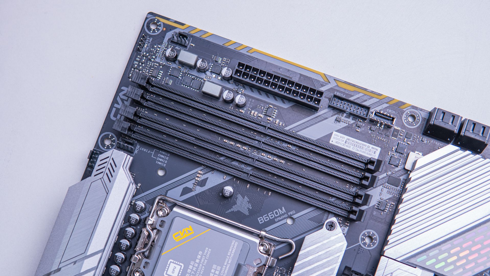 颜值不俗的冰霜战士,七彩虹cvn b660m gaming pro v20主板_散热_接口