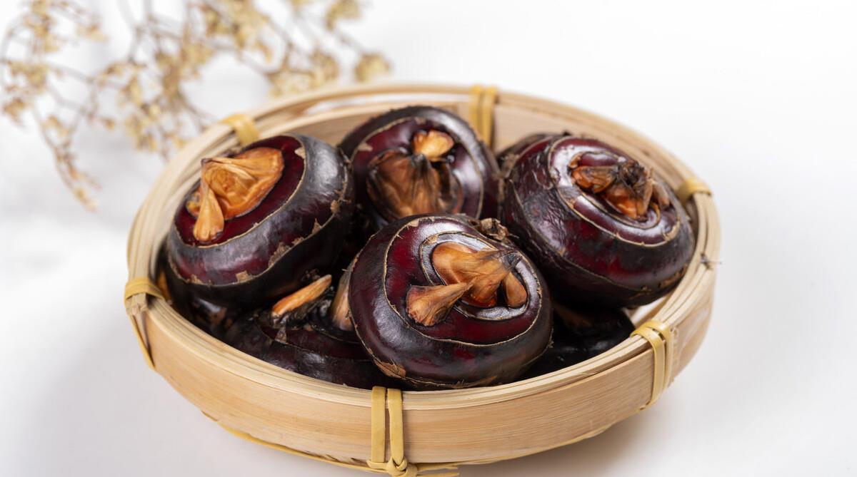 买马蹄,选红黑色还是鲜红色,菜农分享"3个妙招"