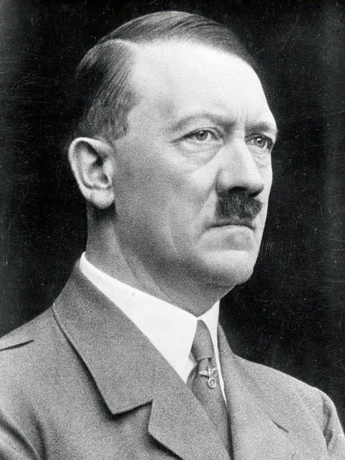 “希特勒”希特勒上台后，对依旧活着的威廉二世是什么样的态度？