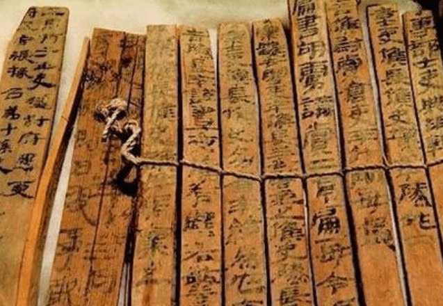 “都是”殷商时期占卜刻字的习惯导致后来写字一直是从右向左