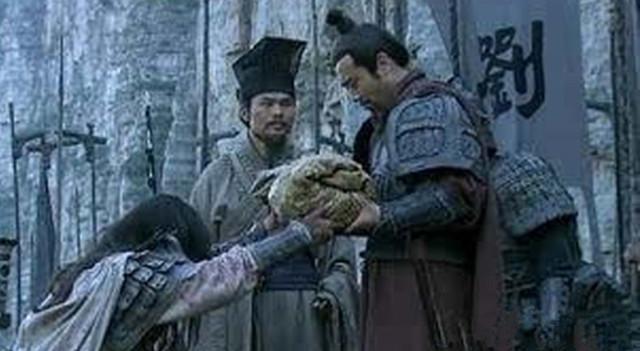 “刘备”三国中白手起家第一人，后来却被捧得最高，其实最虚伪，也无用