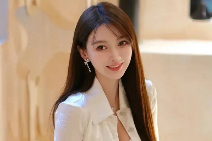 黄晓明绯闻女友叶珂生活照曝光:满满的科技感,却轻而易举取代了杨颖_孩子_网友_什么