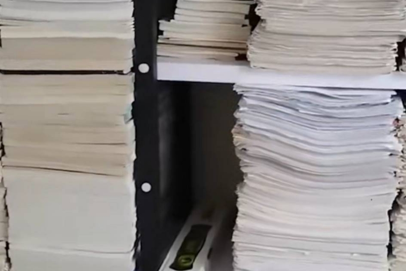看到一位妈妈晒考上985的儿子高中做过的所有卷子,不由感叹这个时代真是卷!_试卷_孩子_大学