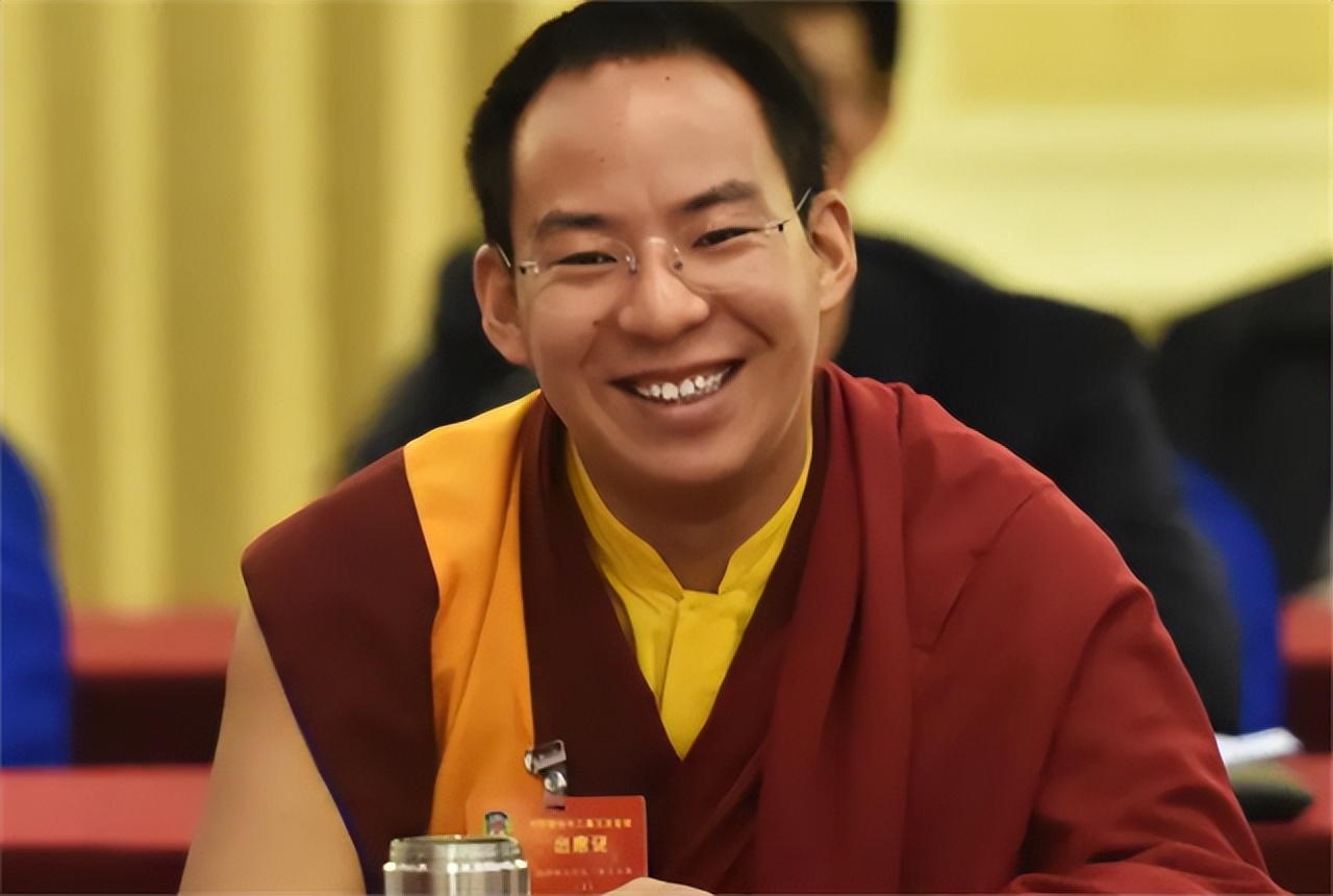 2005年,探访15岁的十一世班禅:他的一天24小时如何度过?