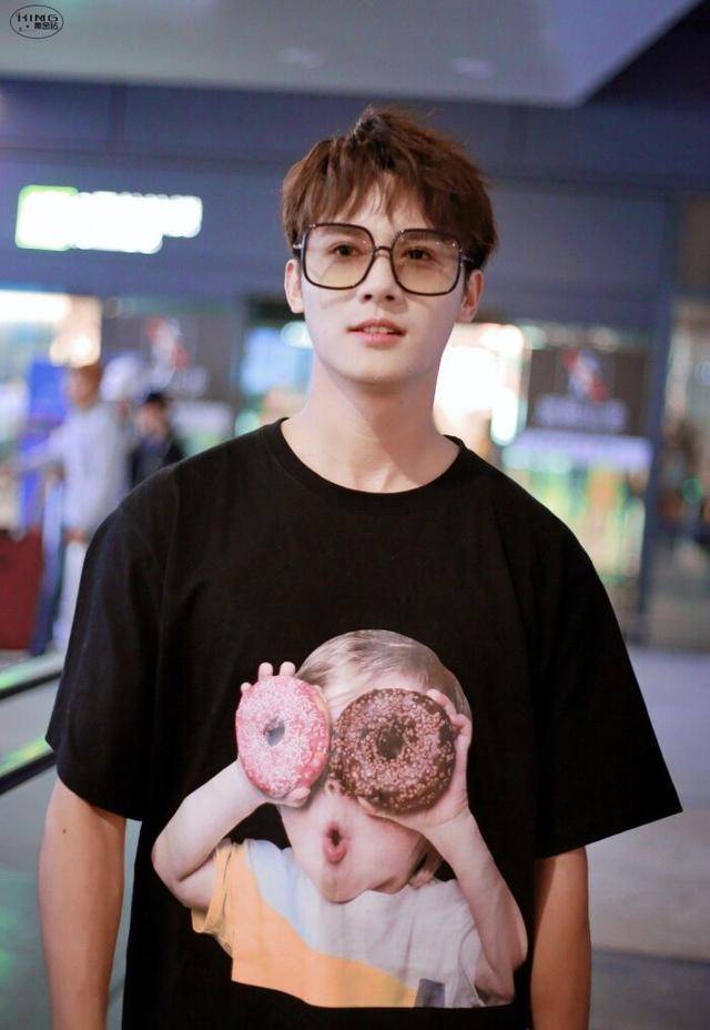 郑业成的路透图,这颜值你打几分?_演技_大火_印象