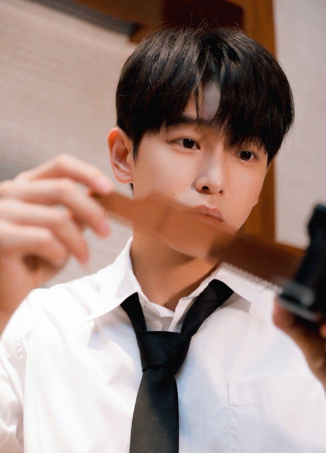 彭昱畅瘦身成功,化身"日系少年",不愧是蘑菇屋最靓的仔