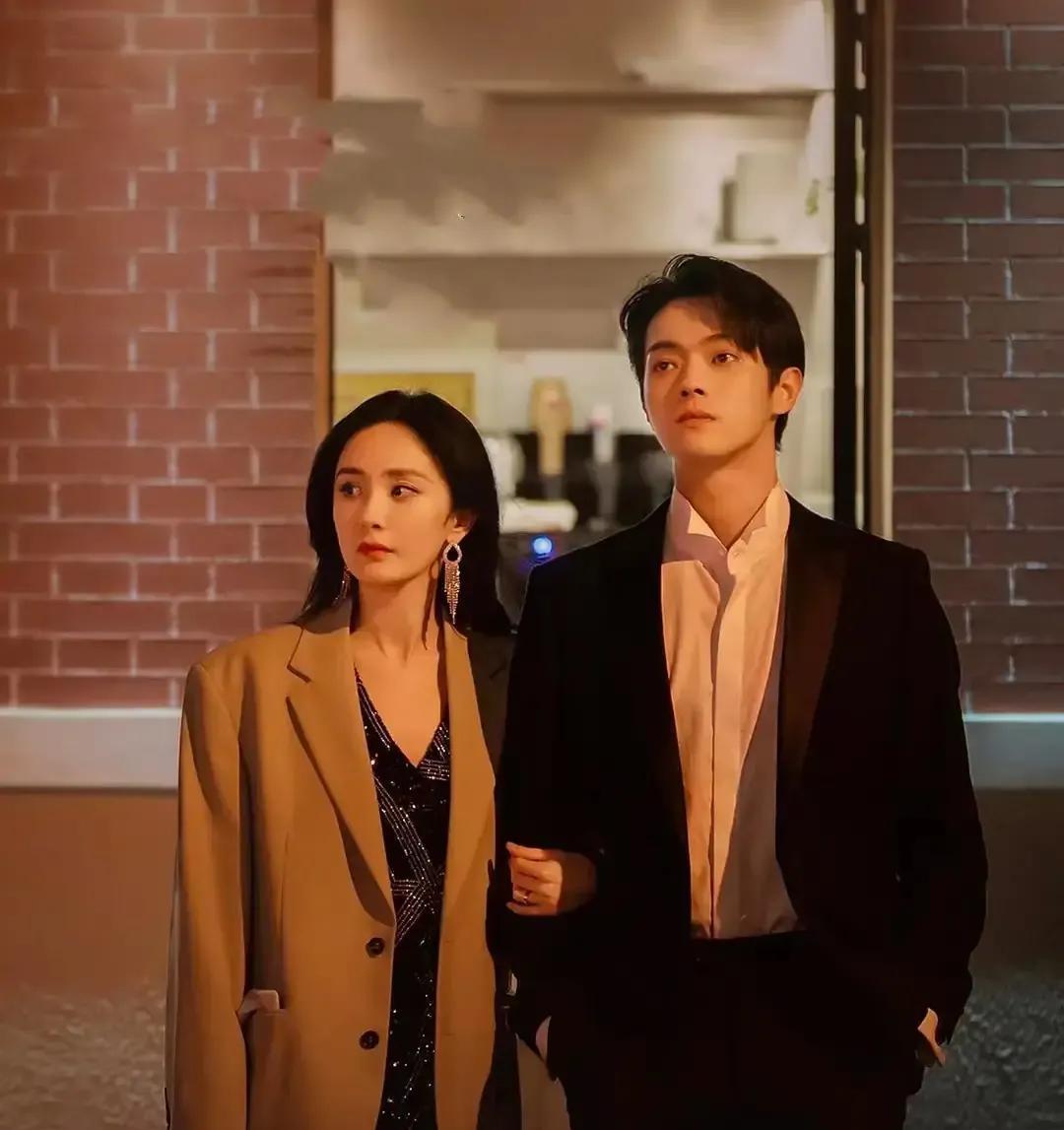 一线男星许凯被爆与新女友酒店过夜,于正淡定回应借机为女方宣传_赵晴