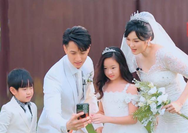 吴尊一家四口拍婚纱照,看到neinei穿小婚纱,不当童模可惜了_漂亮_女儿