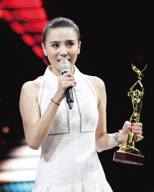 小宋佳情路坎坷,4段感情都成空,42岁未婚享受单身生活_陈龙_表演_爱情