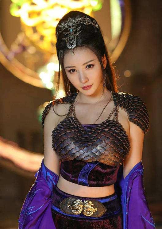 围观柳岩影视照片,有人说她全靠身材没演技,有人说身材好演技好_电影