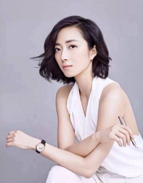 长相相似的万茜桂纶镁戛纳比美,一个像芭比娃娃,一个娇小惊艳_气质