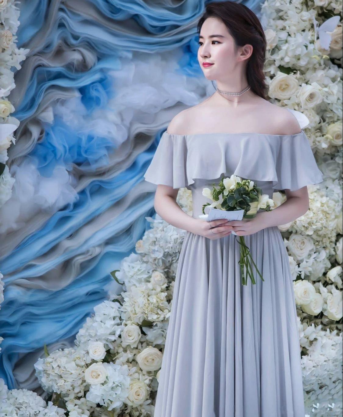 刘亦菲的伴娘照火了,堪称时尚大片,网友:谁敢请这么美的伴娘?