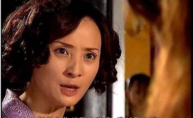 小时候,看见顾曼璐把顾曼桢送上祝鸿才的床,并无情的囚禁她后,觉得顾