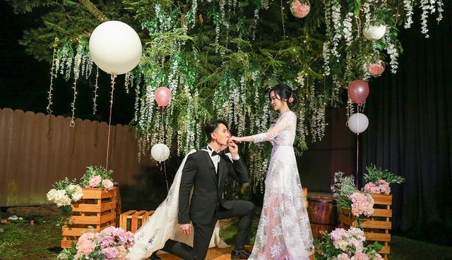 轰轰烈烈地举办婚礼,大肆宣称与妻子的爱意,相信像明道这样真实毫无