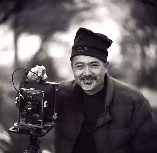 周润发一个被影帝耽误的摄影师,当年巩俐一张定妆照,卖了三百万