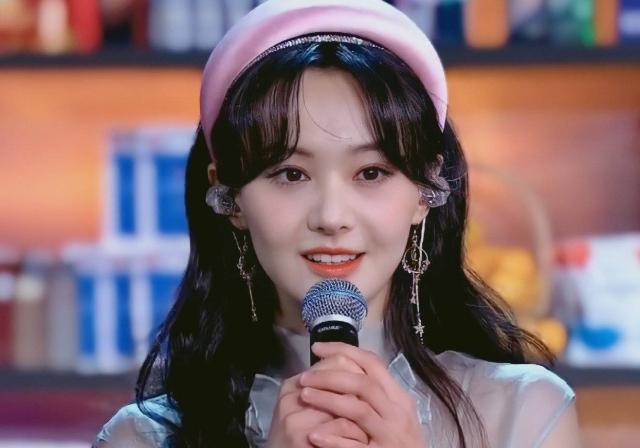 时隔24小时,频频上线40次的郑爽,终于发声回应了_张恒_网友_普拉达