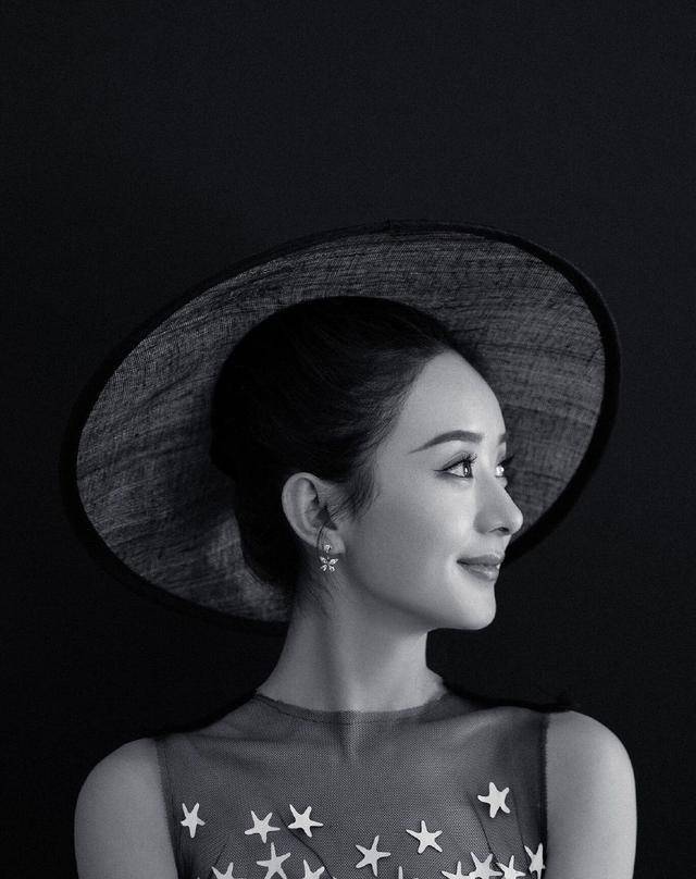 赵丽颖黑白"大片"优雅复古,造型与颜值堪称东方"赫本"_颖宝_大气_感觉