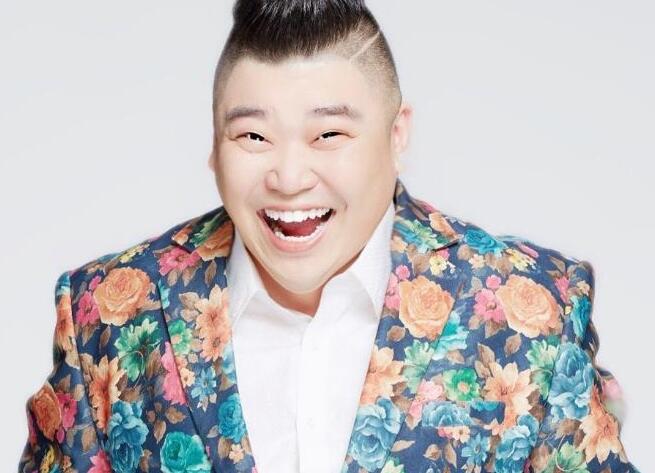 分手师父追随郭德纲,舞台上当众拉粉丝手,王鹤宇被开除意料之中_演出