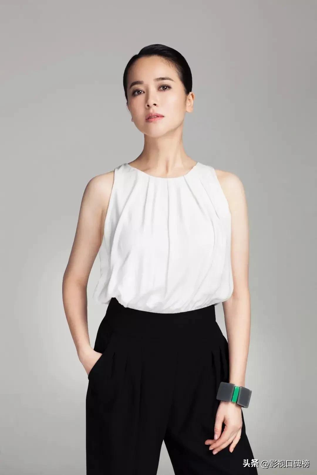 45岁左小青近照曝光!身材比例匀称,11岁女儿神韵似妈妈