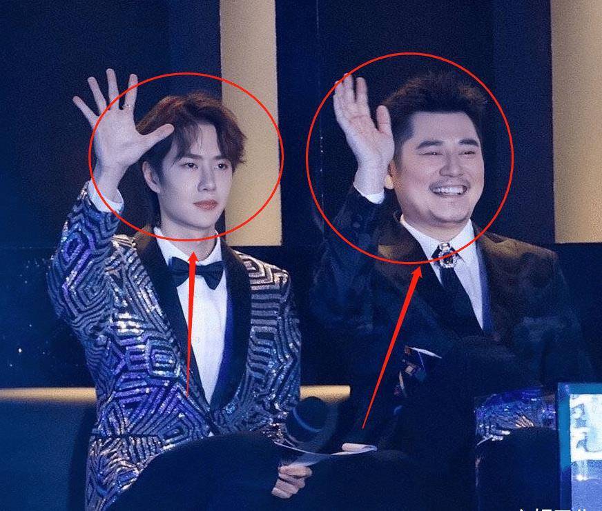 天天兄弟穿警服,王一博钱枫二人同框合影,这头围差距是认真的?