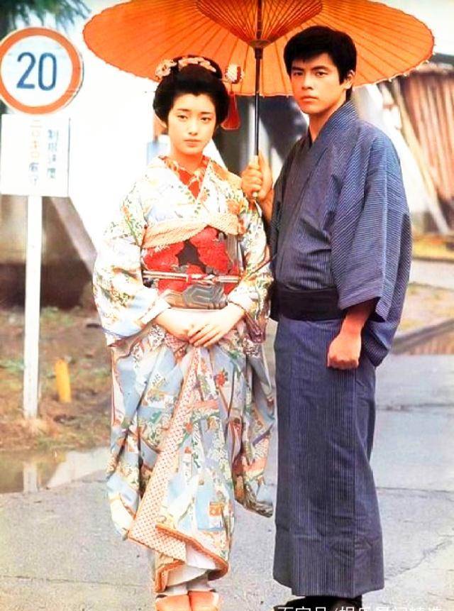 雪国之樱山口百惠和服照片集锦,穿和服逛京都是一种什么体验?