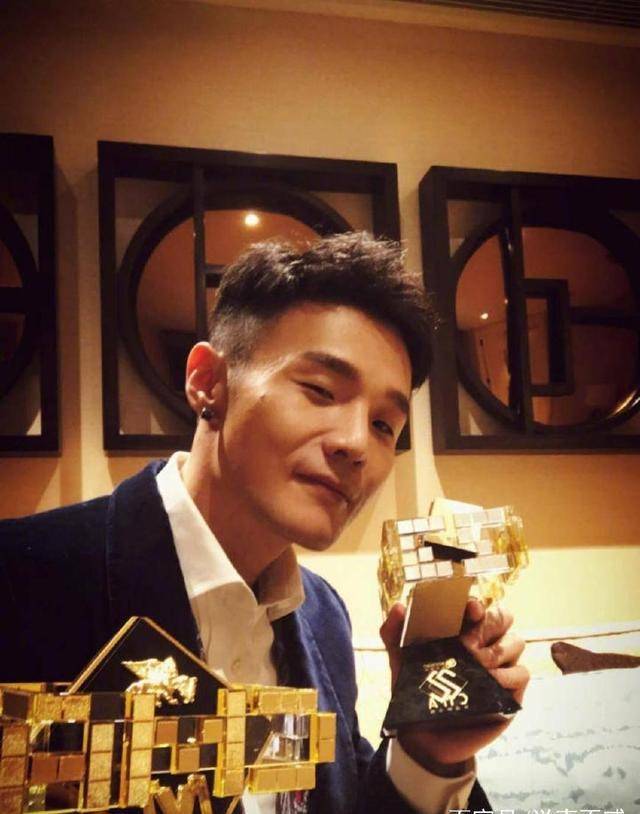 小眼男神也迷人,不要再迷恋去开眼角的男明星了_岳云鹏_眼睛_李荣浩