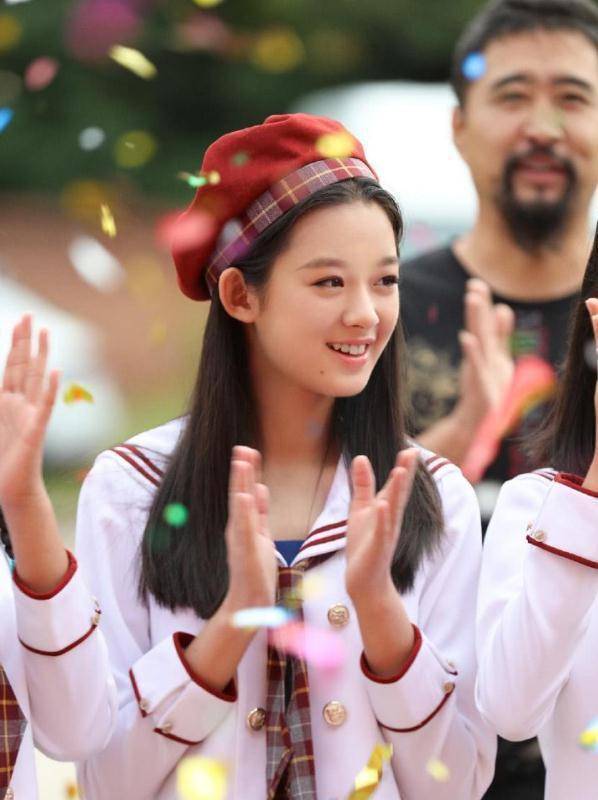 杨幂签下的12岁童星演技颜值都在线,眼光真毒!_嘉行_黄杨_迪丽热巴