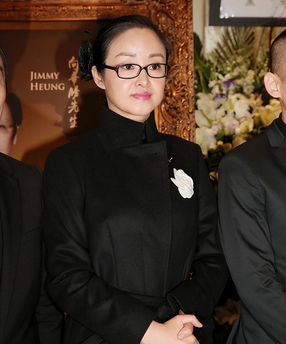 "方脸女神"张敏:前半生靠男人,后半生男人靠,是赢还是输?