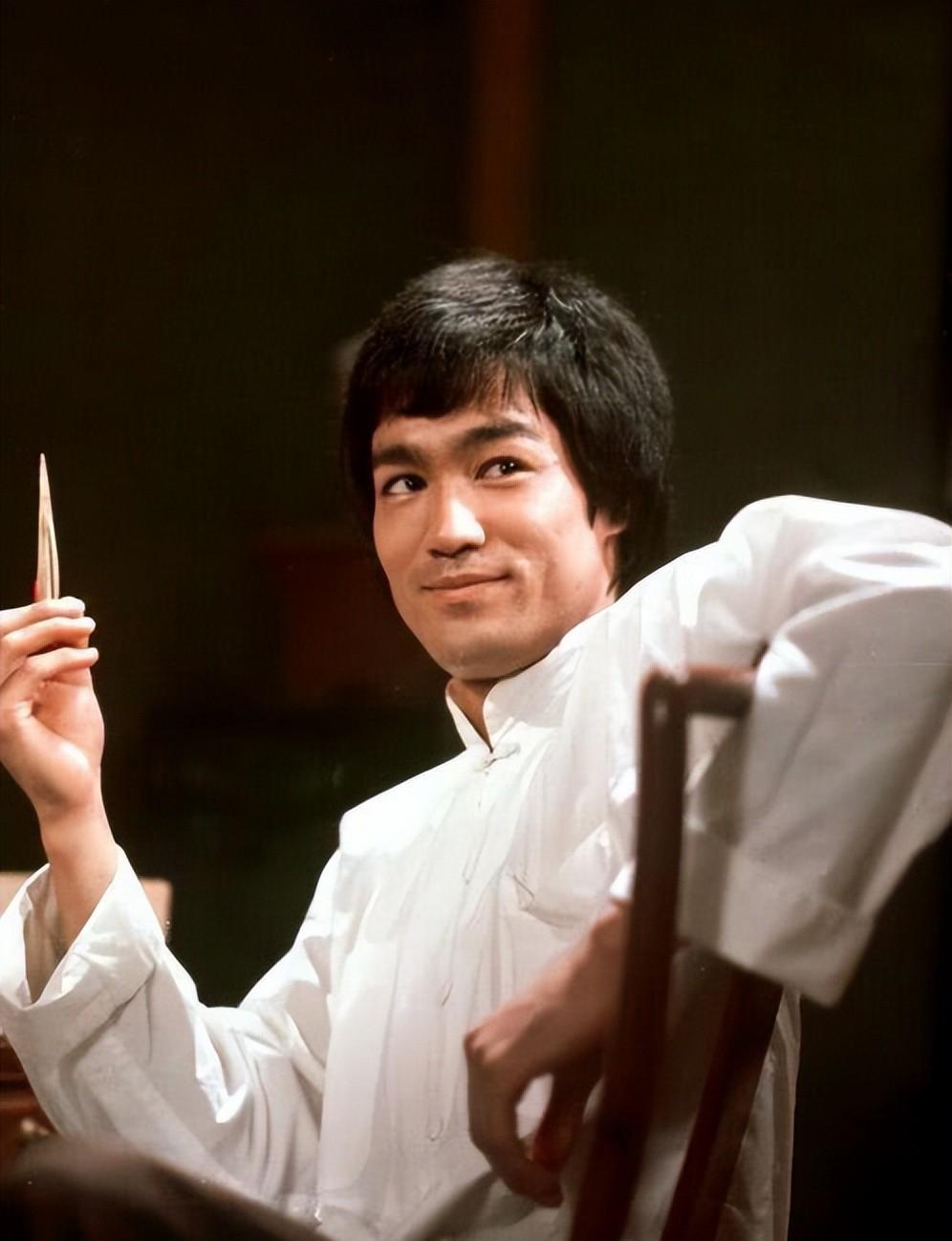 时隔49年后,李小龙的死因有了新发现,国外专家:死前喝了大量水_身体