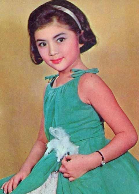 的童星"王晶曾这样评价她,说冯宝宝在香港人的心中是一个传奇的名字