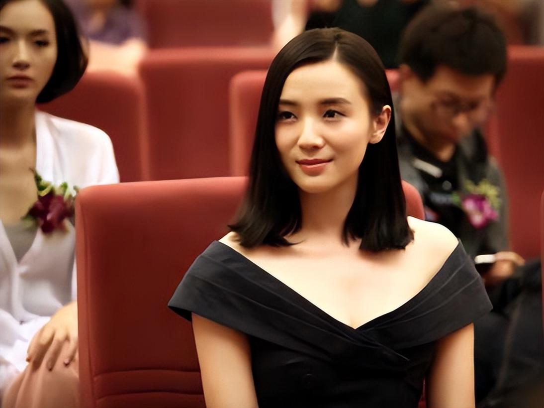 2003年,宋佳和佟大为在《非常浪漫》里恩爱不断,但在戏外她却和佟大为