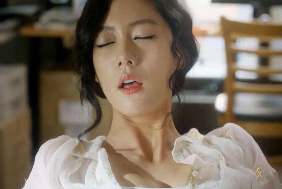 这位女星很少人知道,看到真容很服气_皮肤_身体_美女