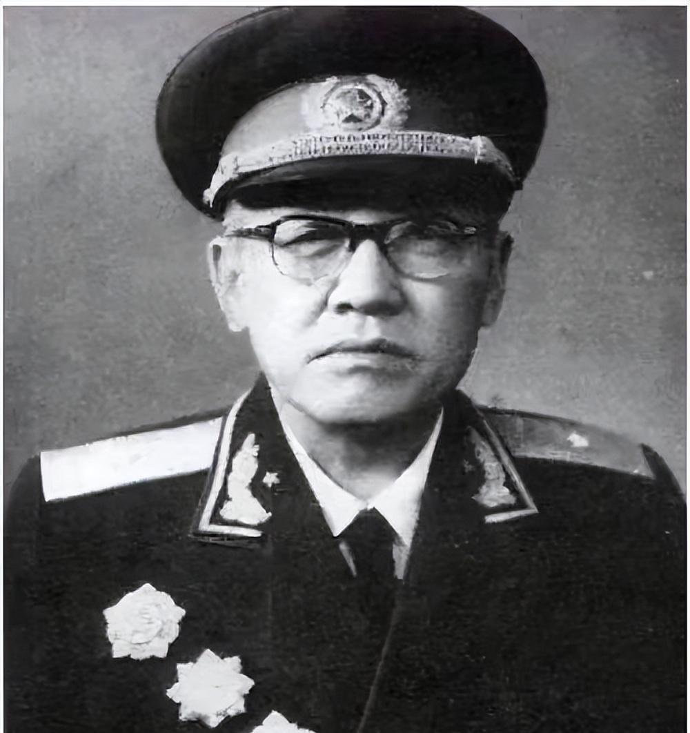 1946年,匪首谢文东被捕时负隅顽抗,为何最后却因一台摄像机投降_土匪