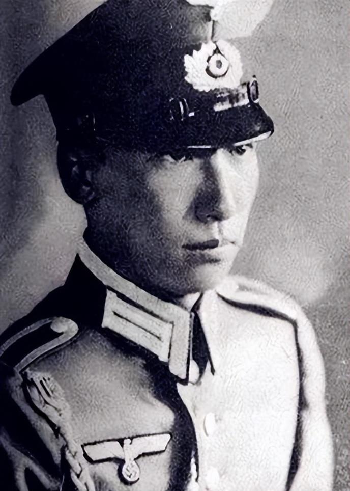 1997年蒋纬国奄奄一息,嘱咐小20岁的混血妻子:定将我与原配合葬