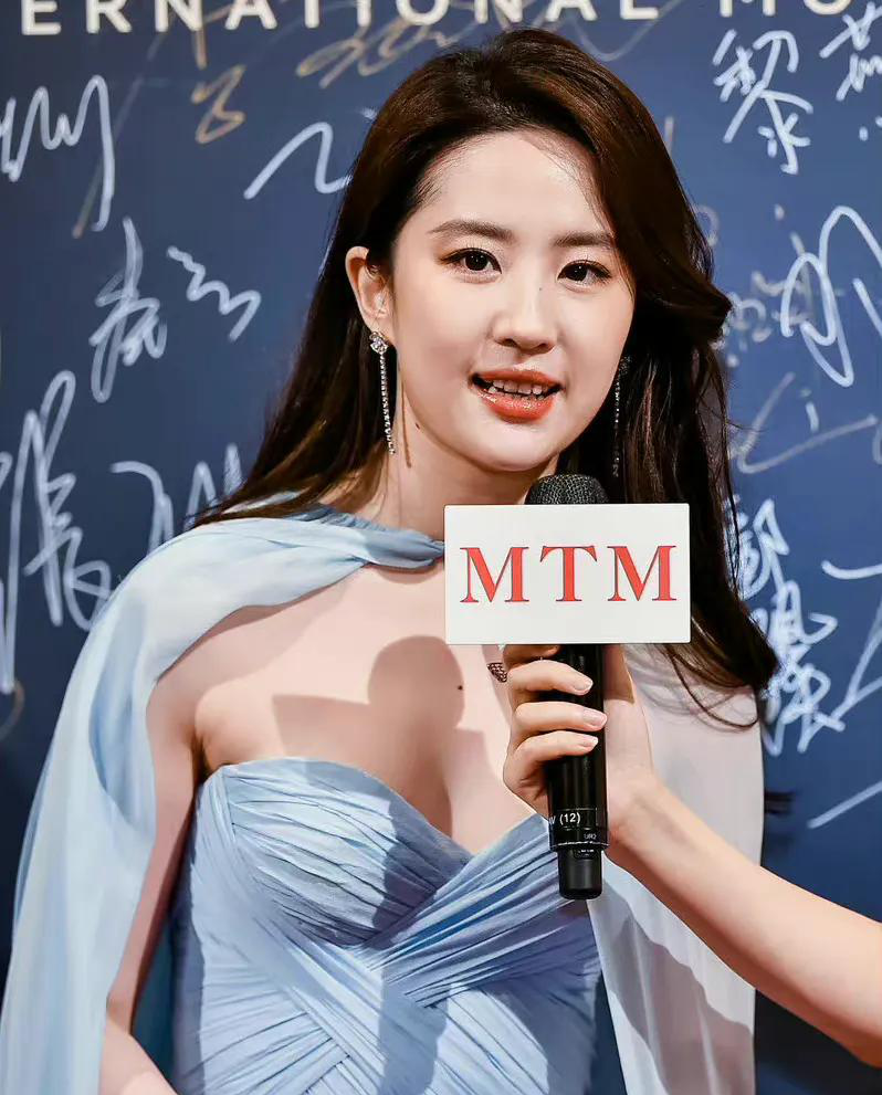 刘亦菲出席澳门国际电影节，天仙两个字已经叫不出口了