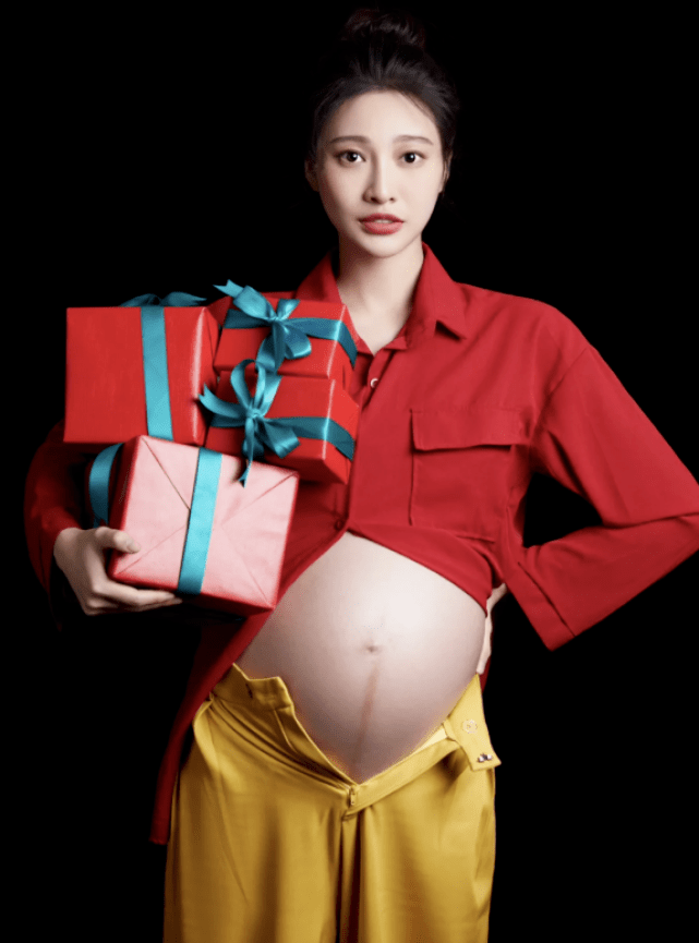 白柳汐深夜宣布生子喜讯,新生小虎崽健康强壮,丈夫直言妻子辛苦_宝宝