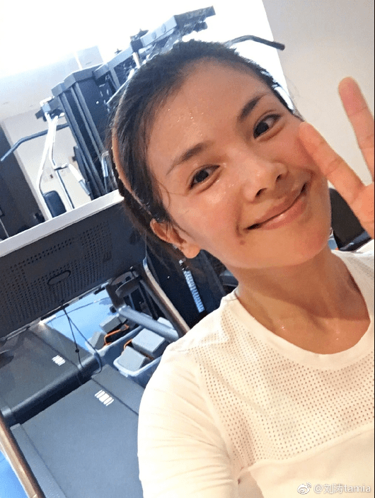 刘涛曾因体重飙升至120斤上热搜,但这身材真的是42岁的?