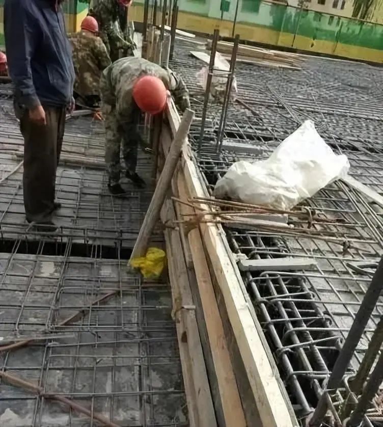 建筑木工,吊模施工的标准做法,这样干不涨工资才怪_加固_模板_进行